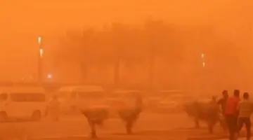 العاصفة الترابية تتوسع وتغطي سماء البلاد.. والأرصاد تحذر من مخاطرها